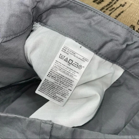 Old Navy NWT! Gray Mid-Rise Chino Mini Short Size 4 - Picture 10 of 10